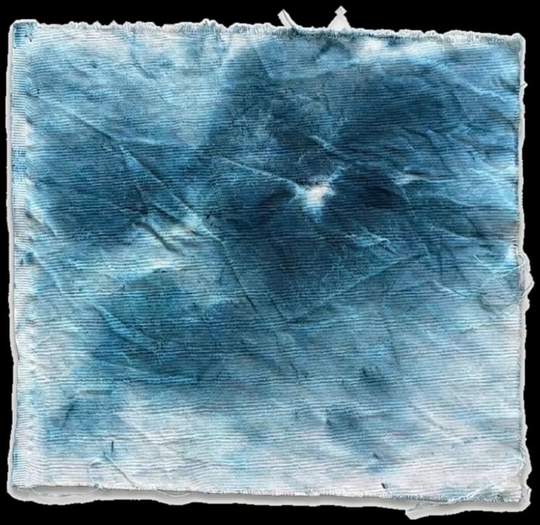 Marnage 01, coton teinté au bleu et travaillé au sel, 35 × 35 cm