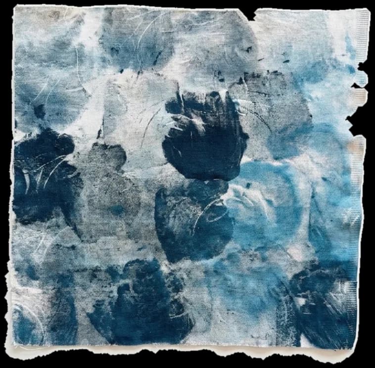 Marnage 03, coton teinté au bleu et travaillé au sel, 35 × 35 cm
