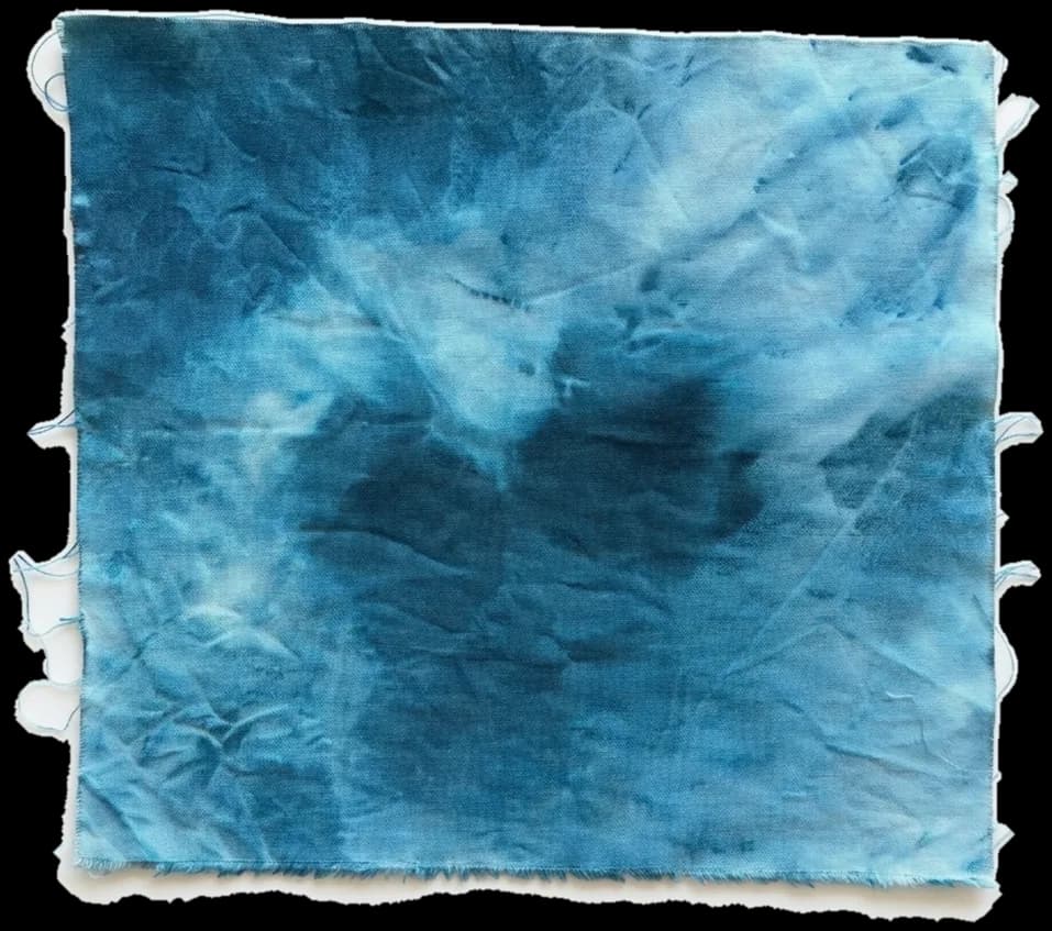 Marnage 04, coton teinté au bleu et travaillé au sel, 35 × 35 cm