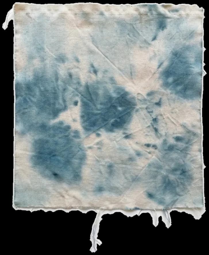 Marnage 11, coton teinté au bleu et travaillé au sel, 35 × 35 cm