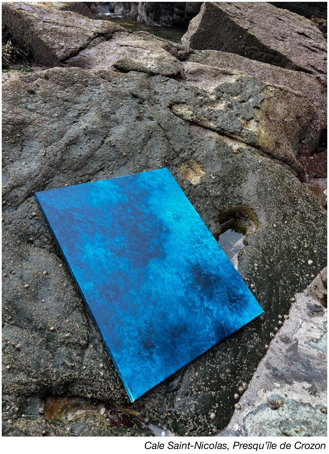 Toile posée sur la roche